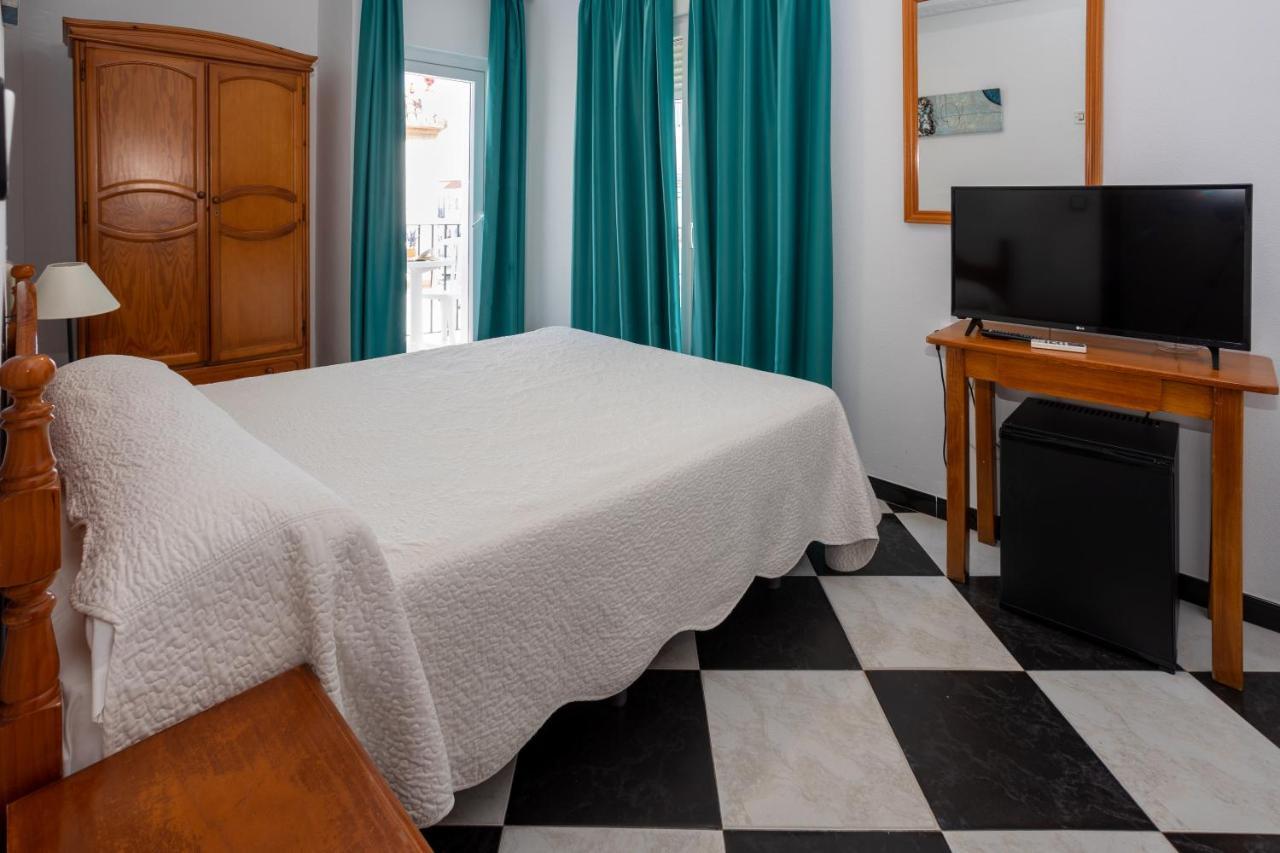 Hotel Oasis Конил-де-ла-Фронтера Екстериор снимка