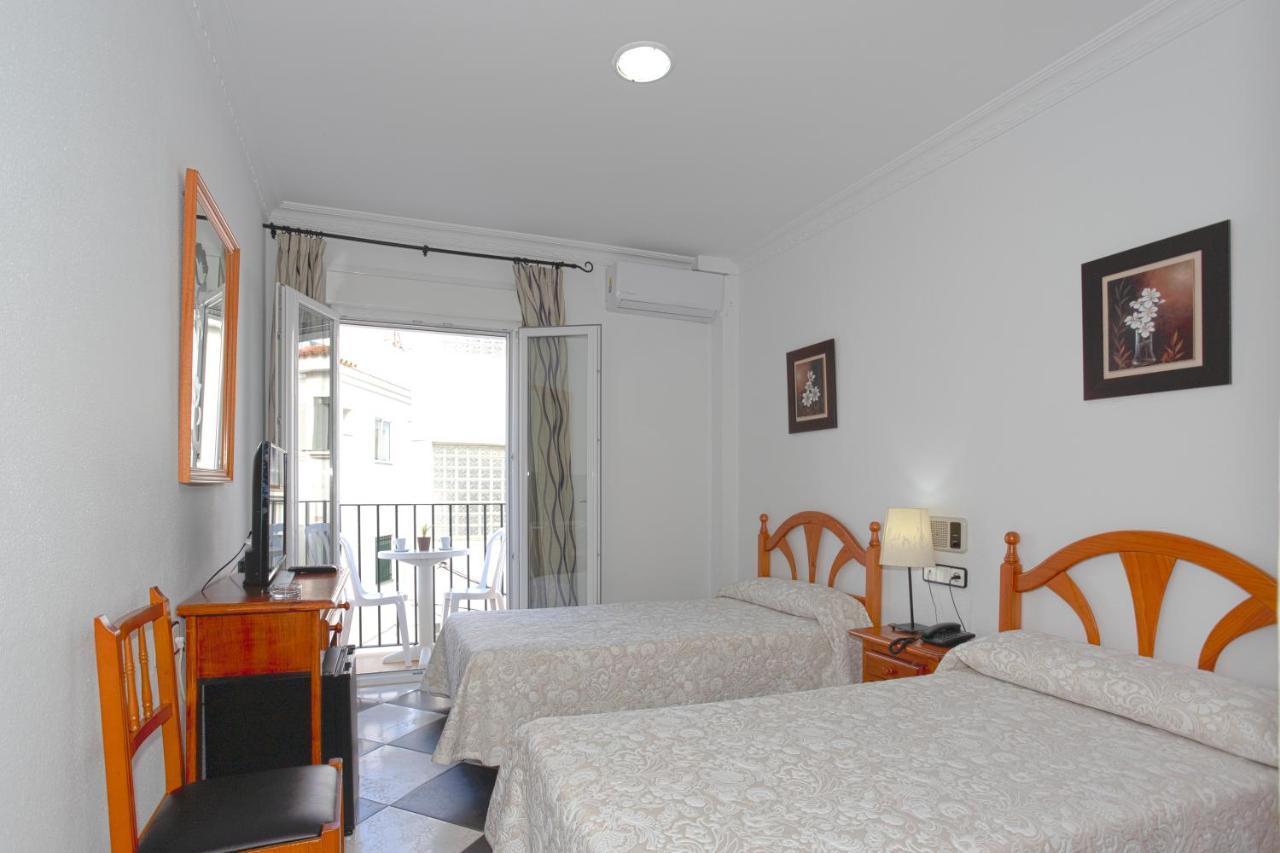 Hotel Oasis Конил-де-ла-Фронтера Екстериор снимка