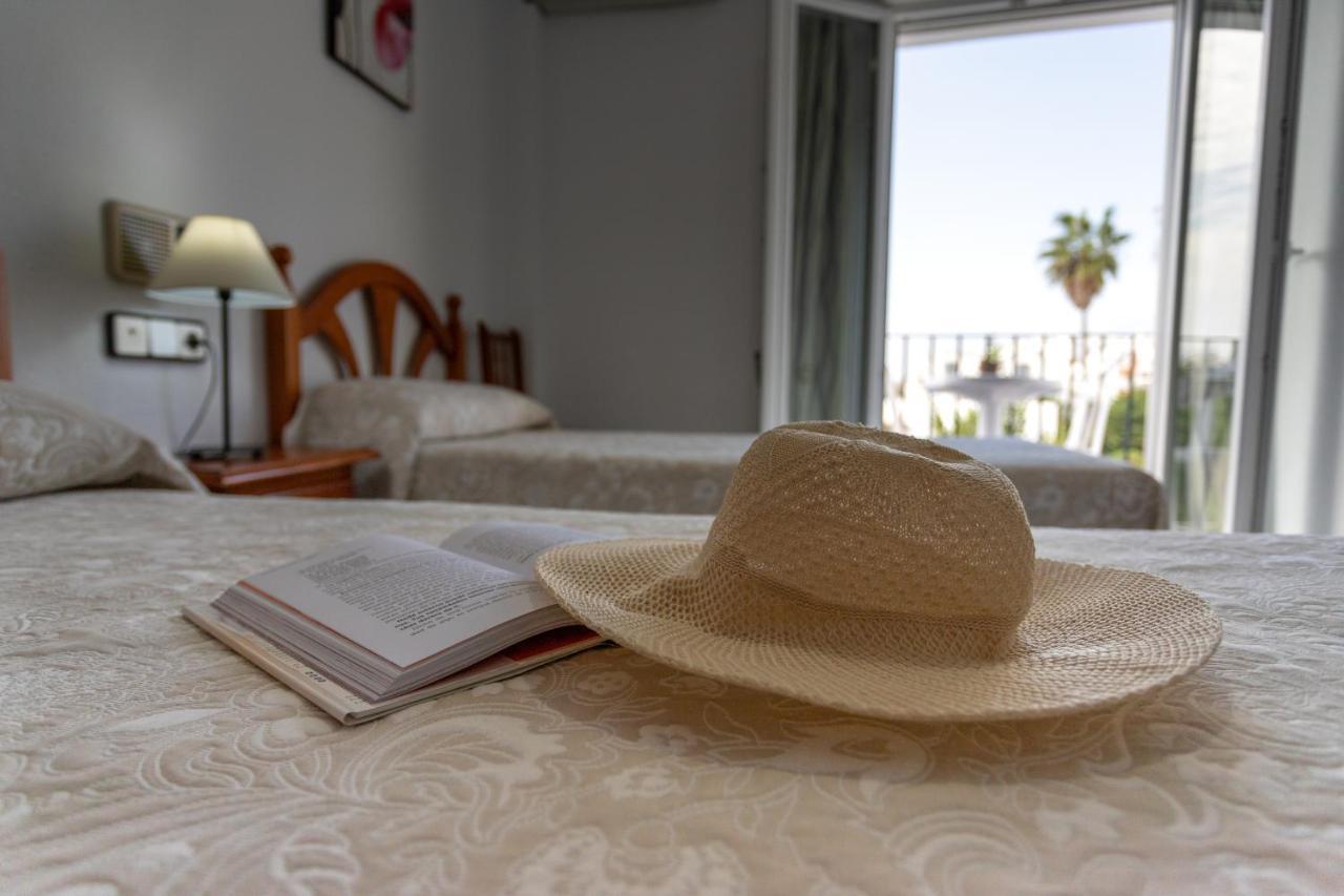 Hotel Oasis Конил-де-ла-Фронтера Екстериор снимка