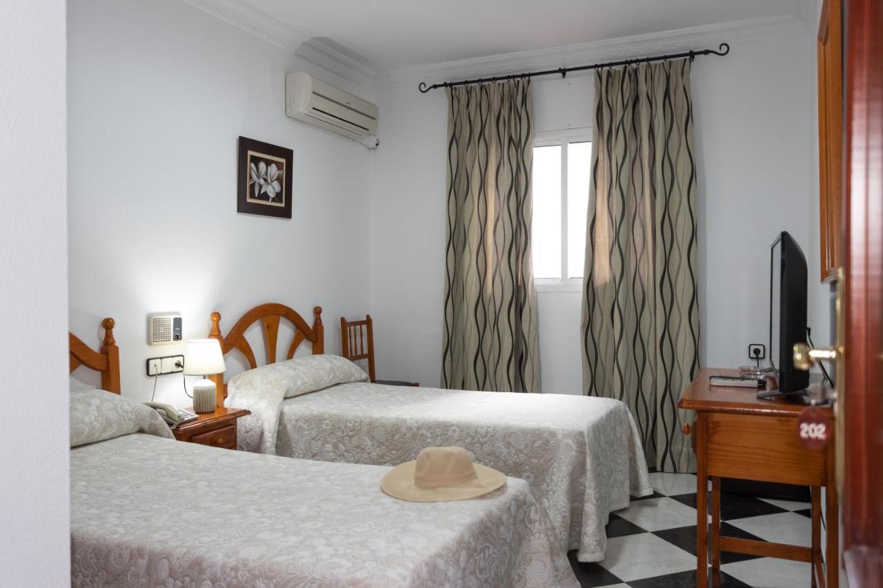 Hotel Oasis Конил-де-ла-Фронтера Екстериор снимка