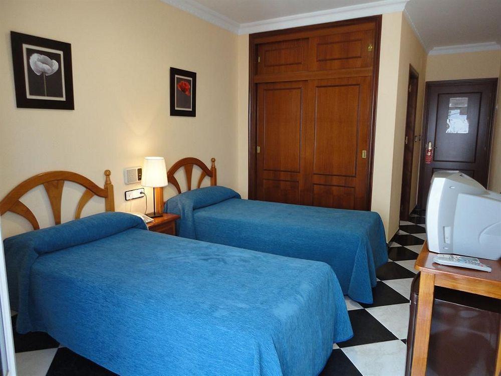 Hotel Oasis Конил-де-ла-Фронтера Екстериор снимка