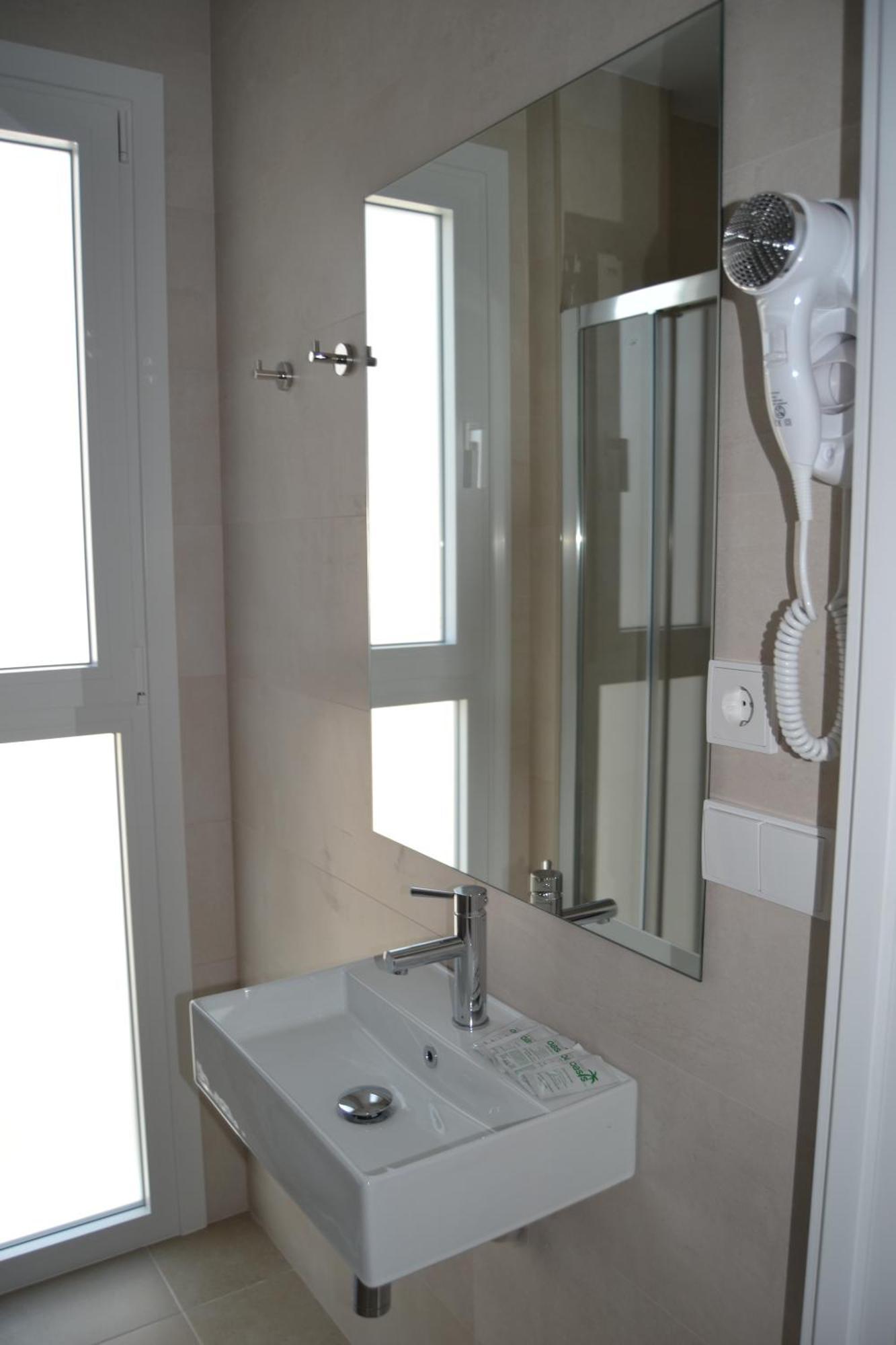 Hotel Oasis Конил-де-ла-Фронтера Екстериор снимка