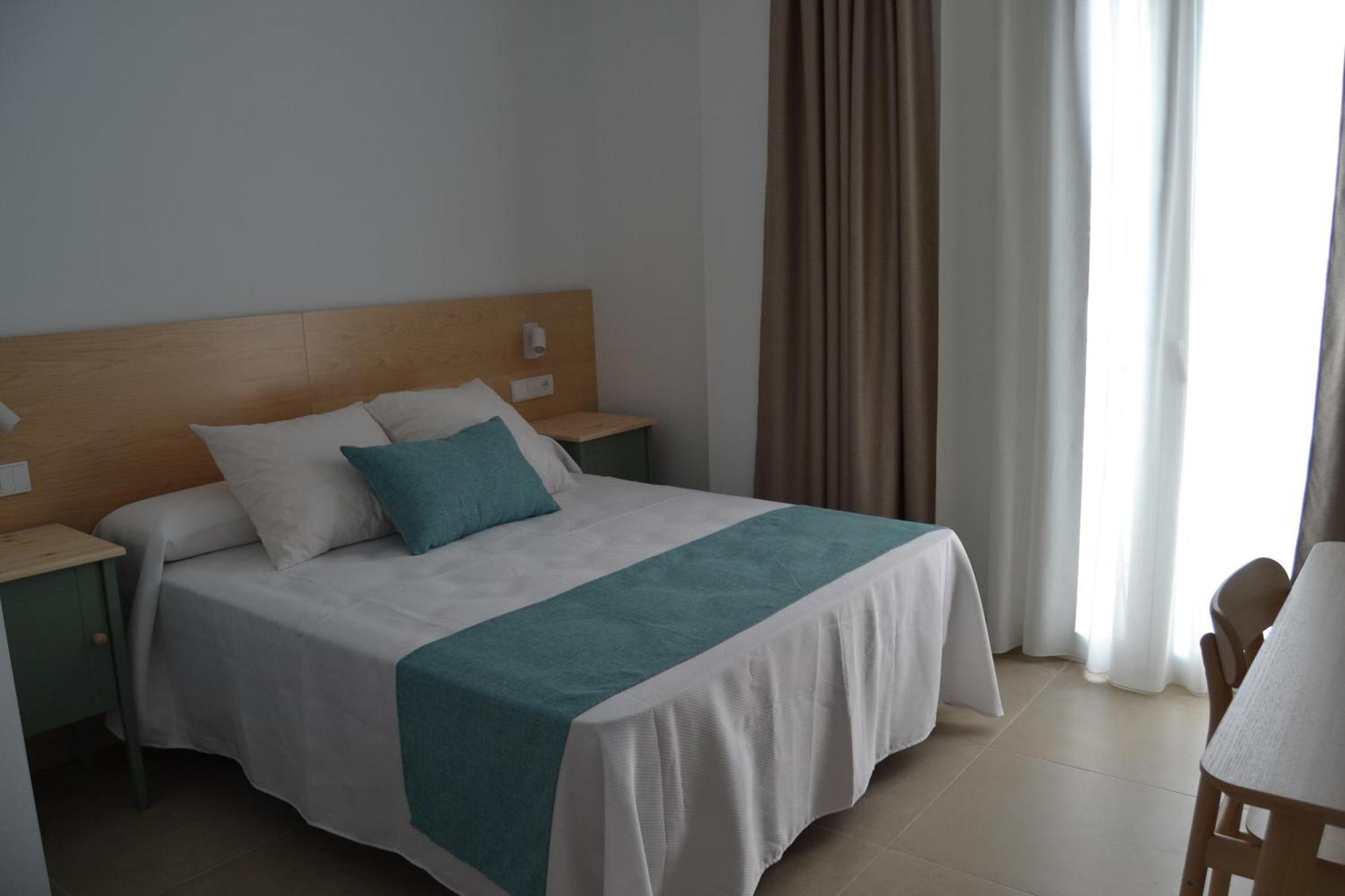 Hotel Oasis Конил-де-ла-Фронтера Екстериор снимка