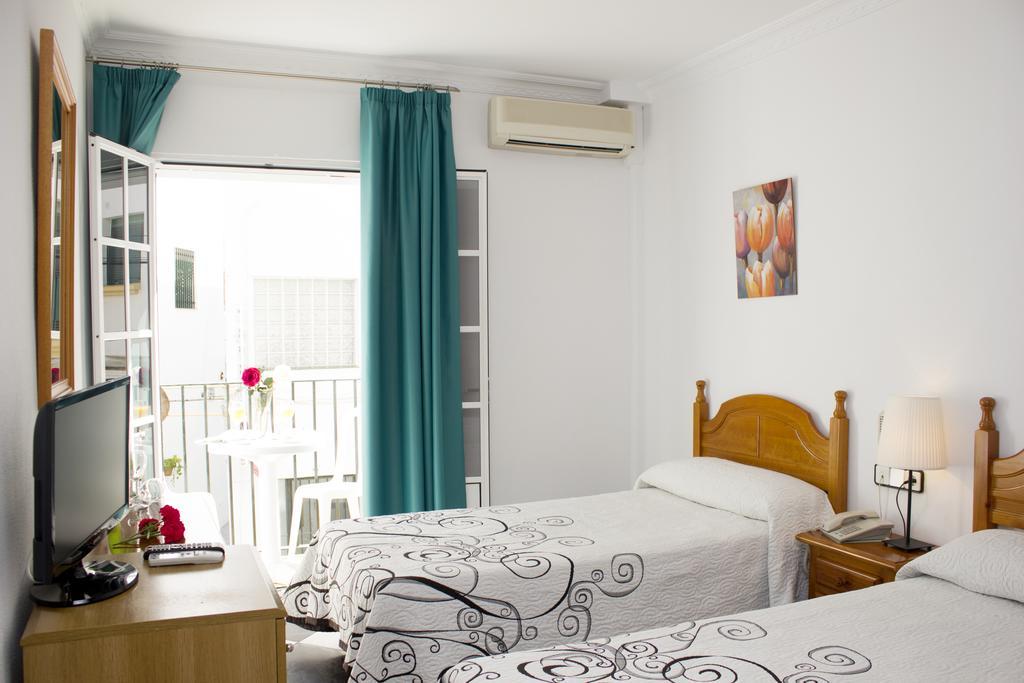 Hotel Oasis Конил-де-ла-Фронтера Екстериор снимка