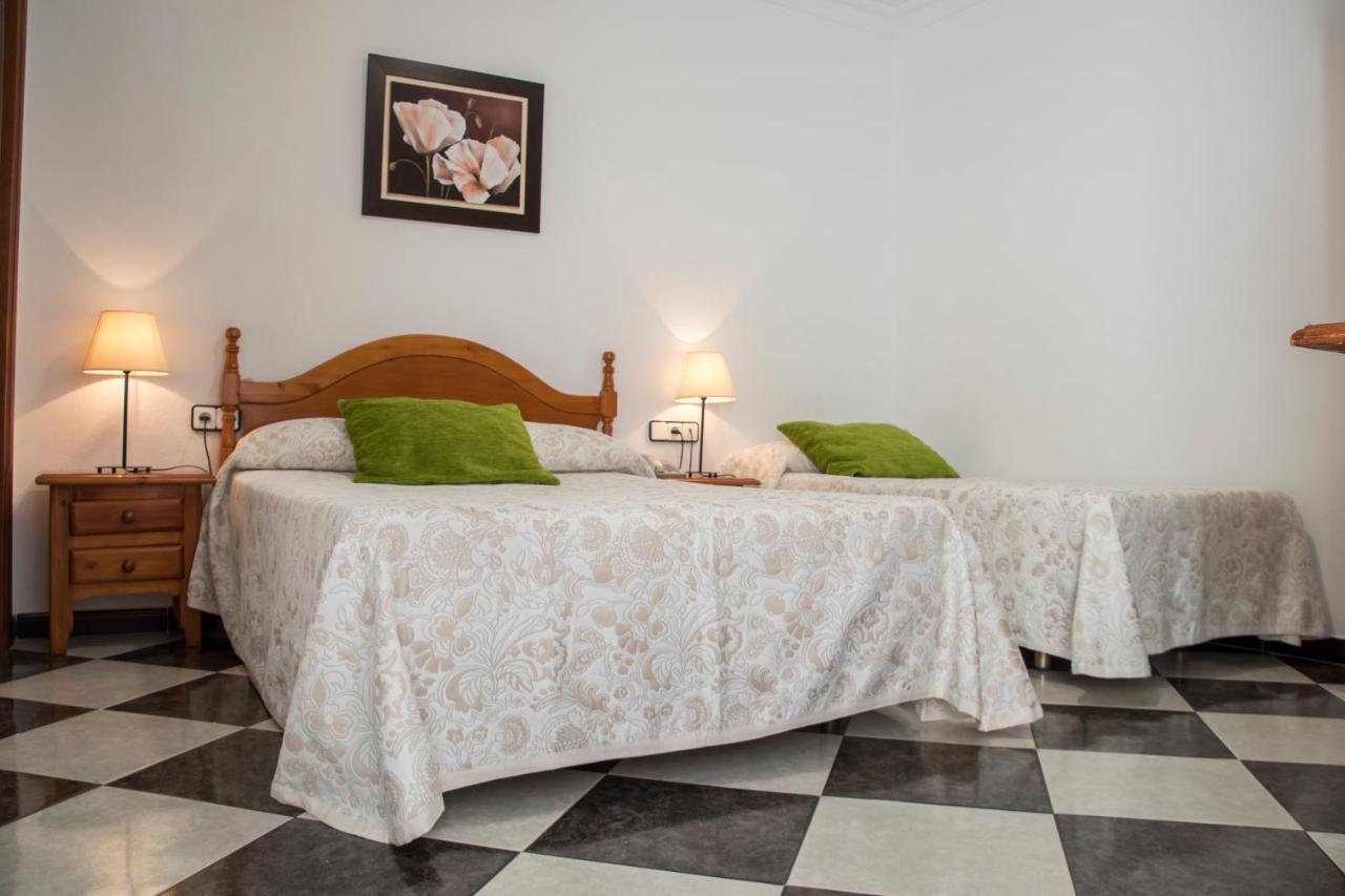 Hotel Oasis Конил-де-ла-Фронтера Екстериор снимка