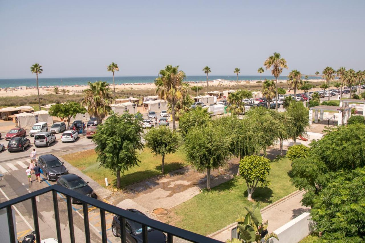 Hotel Oasis Конил-де-ла-Фронтера Екстериор снимка