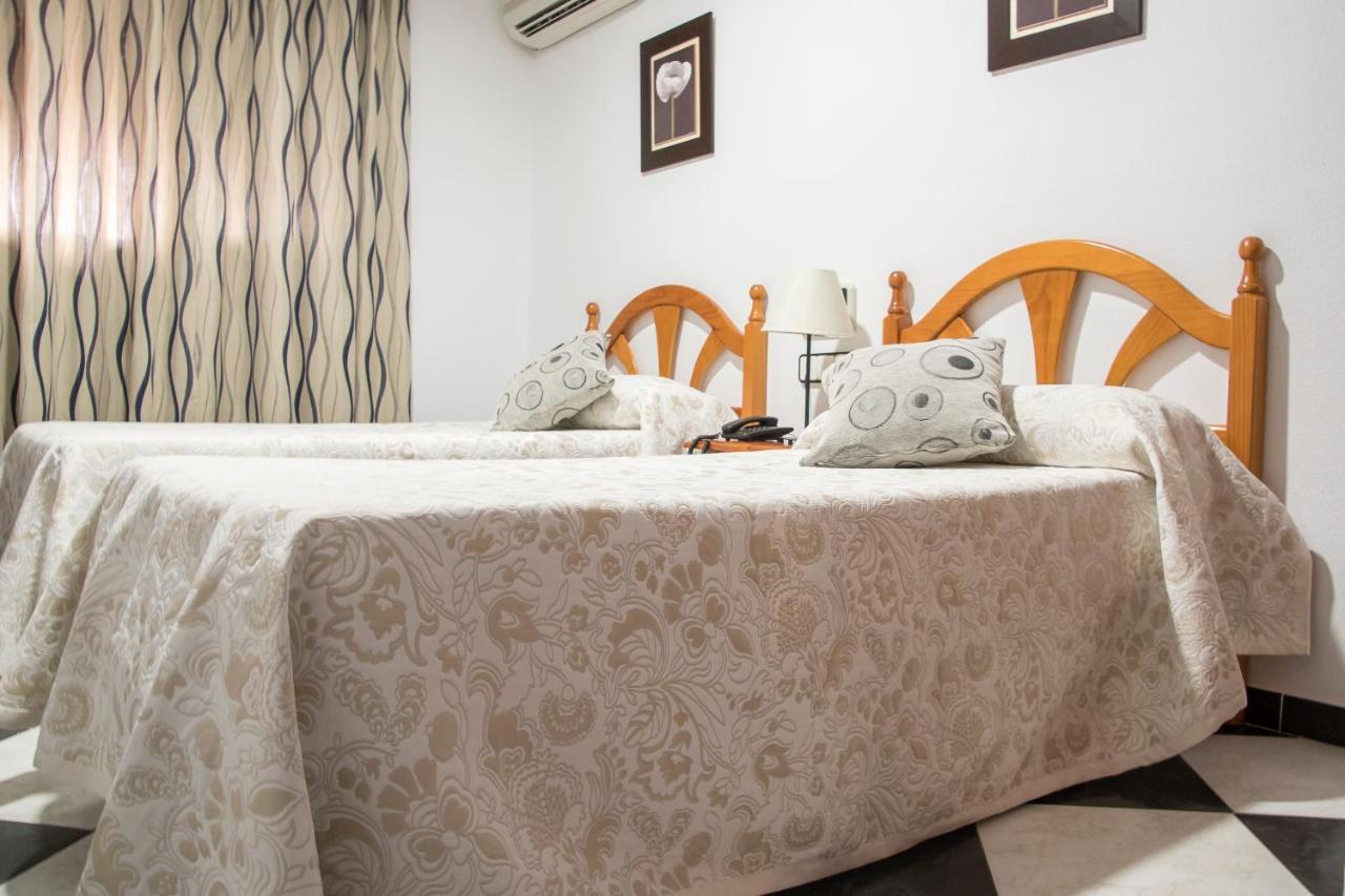 Hotel Oasis Конил-де-ла-Фронтера Екстериор снимка