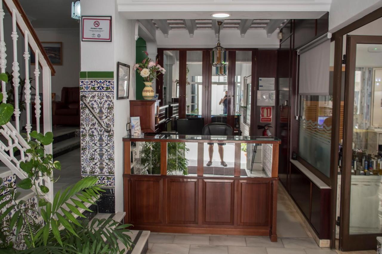 Hotel Oasis Конил-де-ла-Фронтера Екстериор снимка